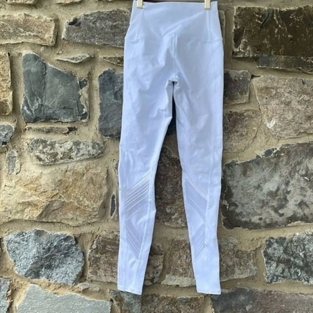 ALO YOGA Ultimate High Waist Leggings In White Size XXS